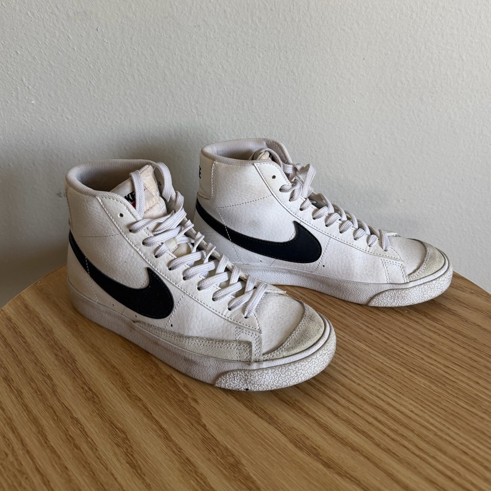 Nike White and Black High-Tops